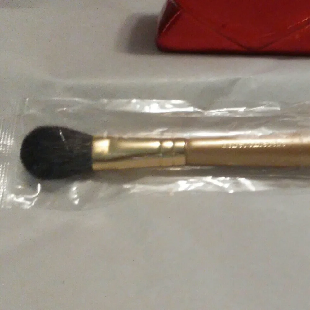 FREE With Bundle! BareMinerals Blend & Contour Brush- NWT